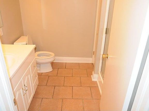 5th image of 33 Old Lakeview Dr