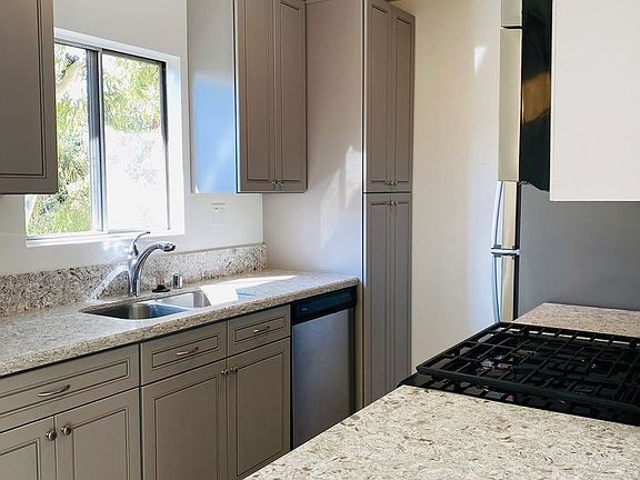 3rd image of 11308 Pearl St APT 204