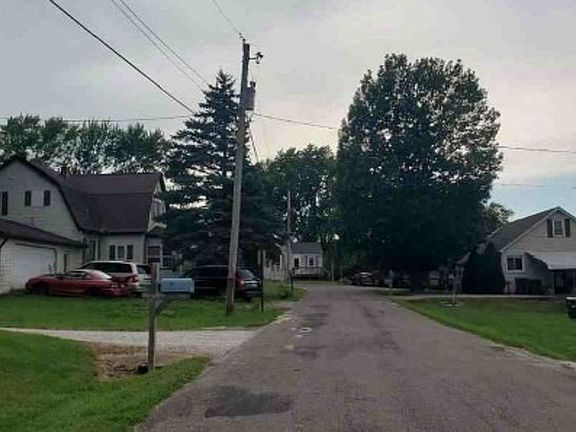 Exterior Neighborhood (street photo)