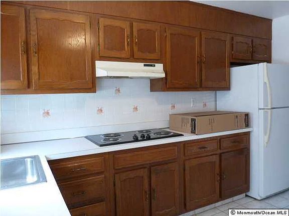 3rd image of 943 Aberdeen Drive #B