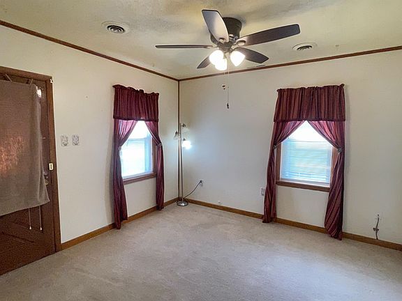 2nd image of 701 E End Ave