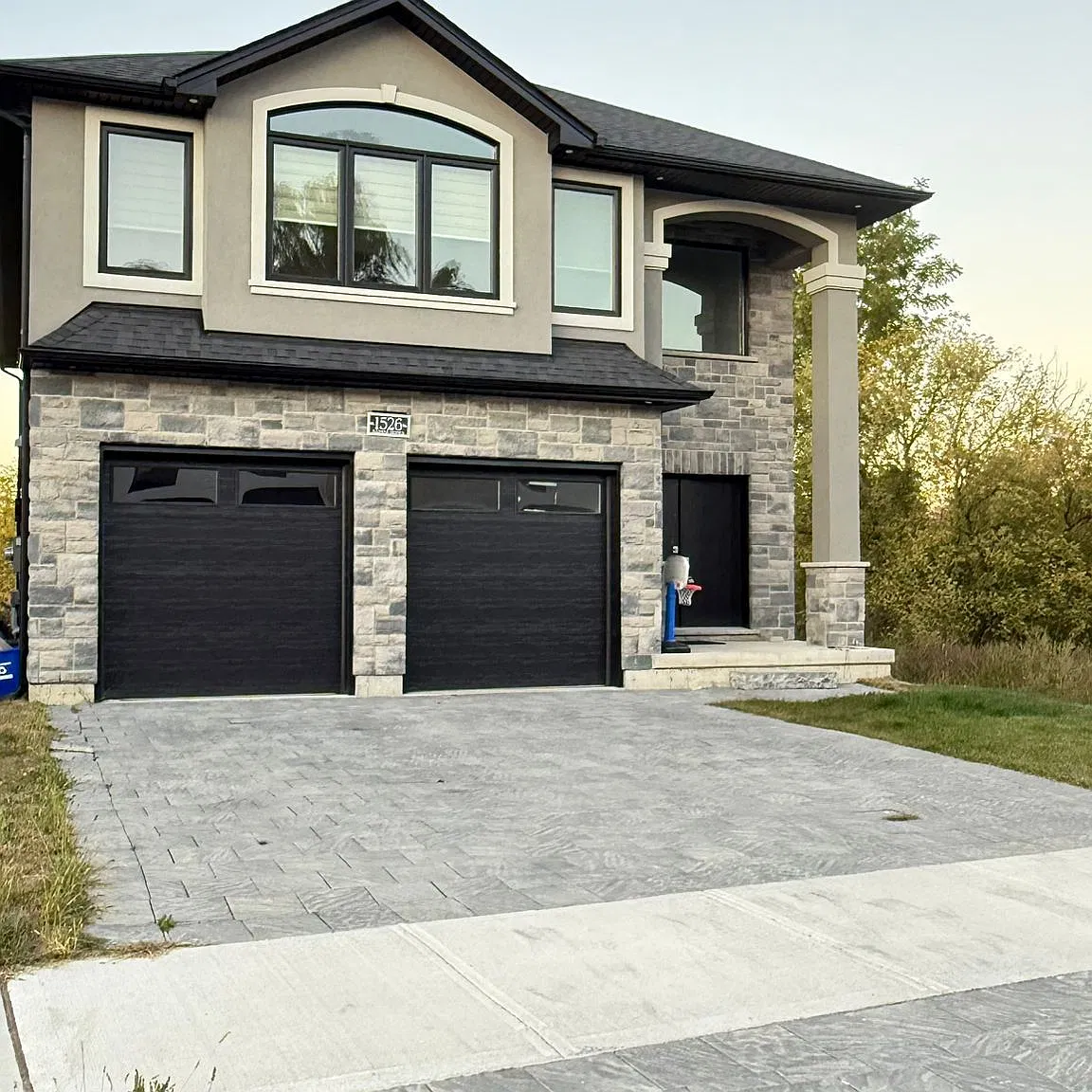 4 bed, $3,000 — Photo 2