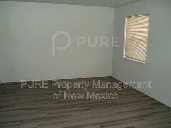 2nd image of 6216 Leslie Pl NE