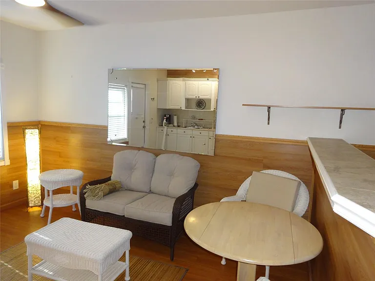 31 SE 13th St #1-2 — Photo 8
