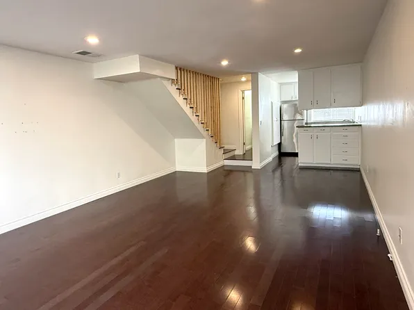 11652 Chenault St APT 9, Los Angeles, CA 90049