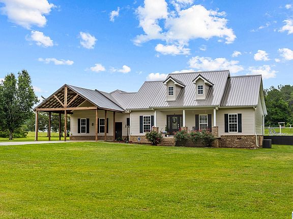 3rd image of 400 Cobb Dr