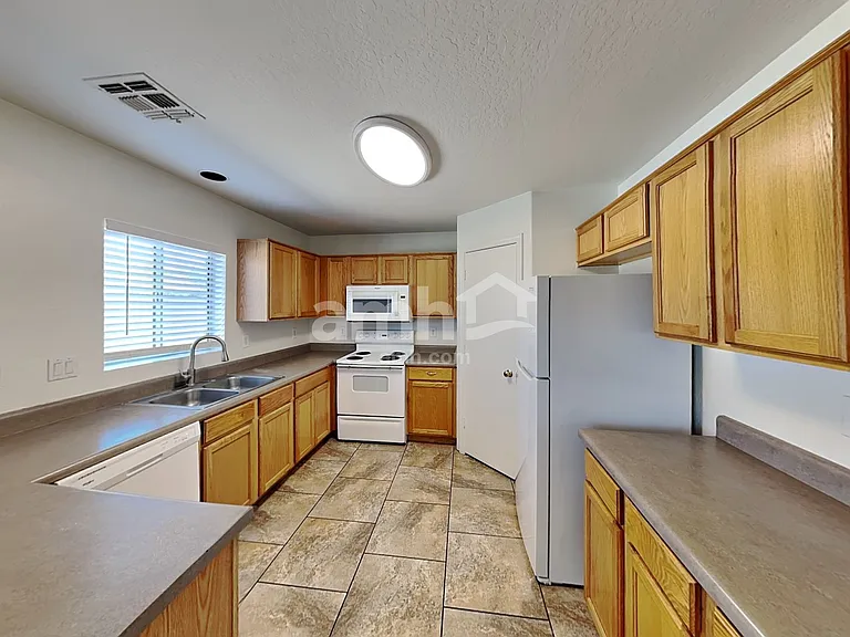 12438 W Windrose Dr — Photo 3