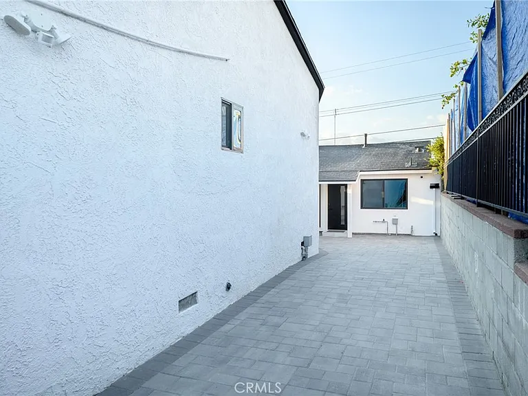915 Cornell — Photo 24