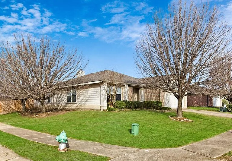 1118 Water Oak Way — Photo 2