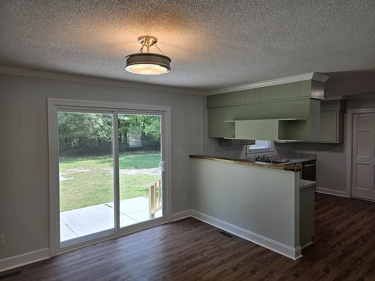 104 Karol Dr — Photo 9