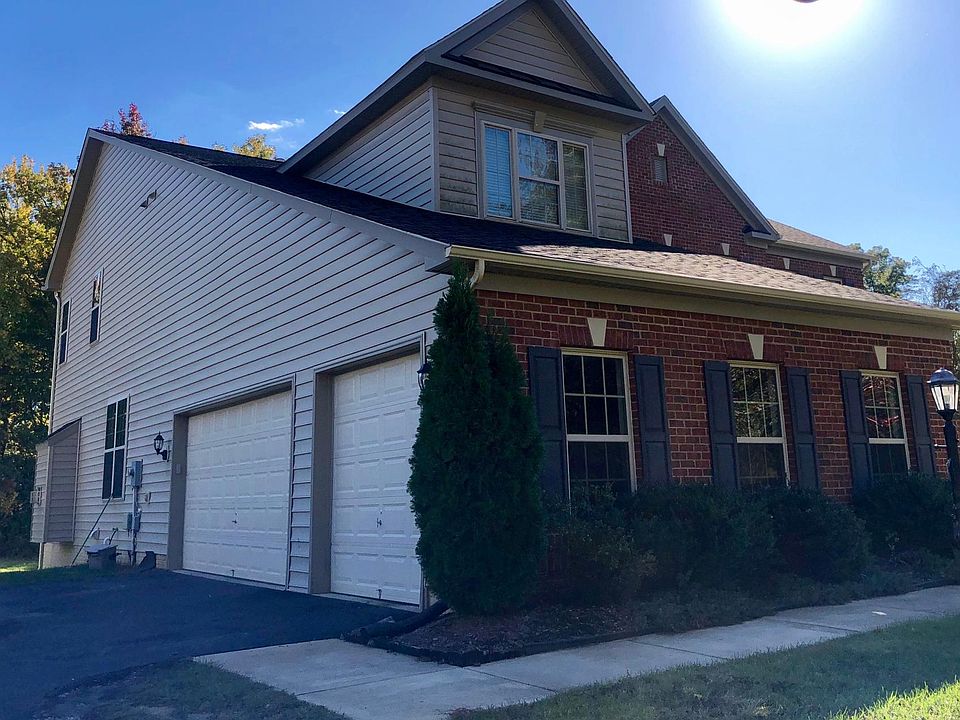 2nd image of 16 Jordan Ln