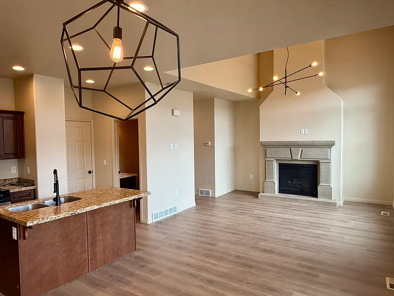 141 E Backhand Ln — Photo 2