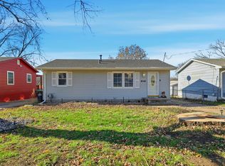 2404 E 37th Ct, Des Moines, IA 50317