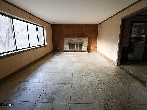 5th image of 3524 Montlake Dr
