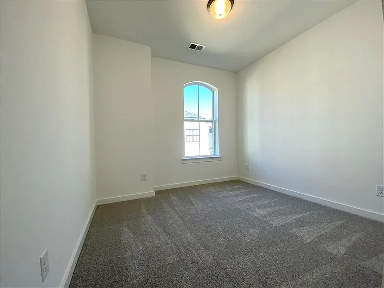 435 Ashbury Dr — Photo 17