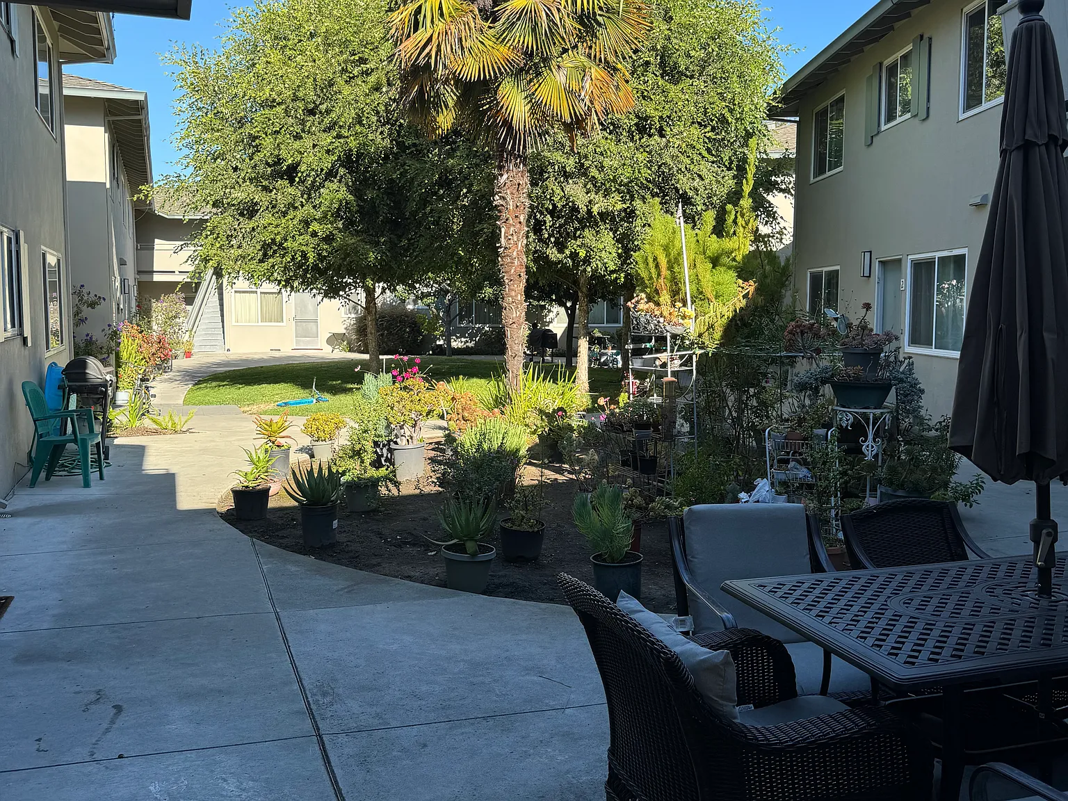 Woodside Manor — Photo 3
