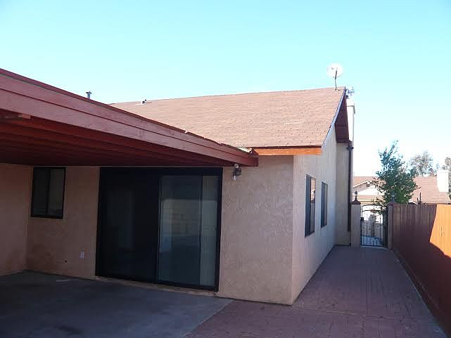 Huge Rear Patio & Side Yard