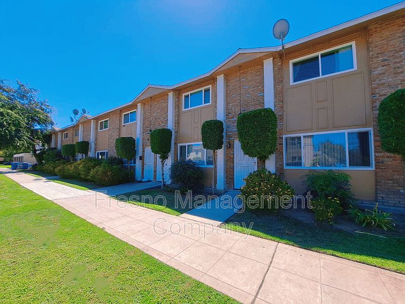 1st image of 724 E Hedges Ave