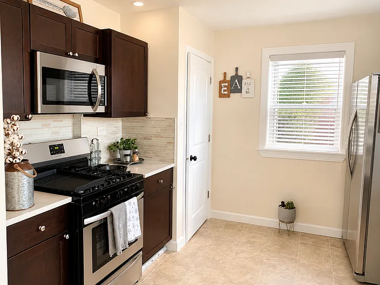 5813 S Kilbourn Ave — Photo 3