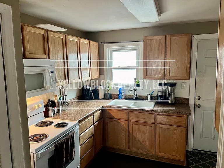 320 E 79th Ter — Photo 23