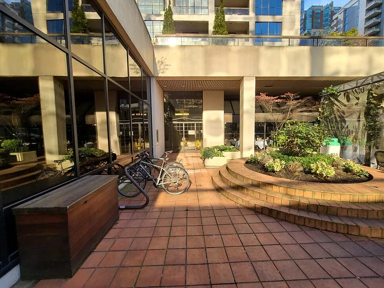 850 Burrard St — Photo 2