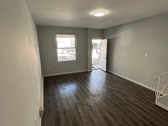 4th image of 1920 Ruan St