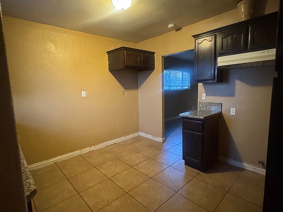 5th image of 207 W 85th Pl