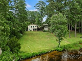72 Lakeside Dr, Hartsville, SC 29550