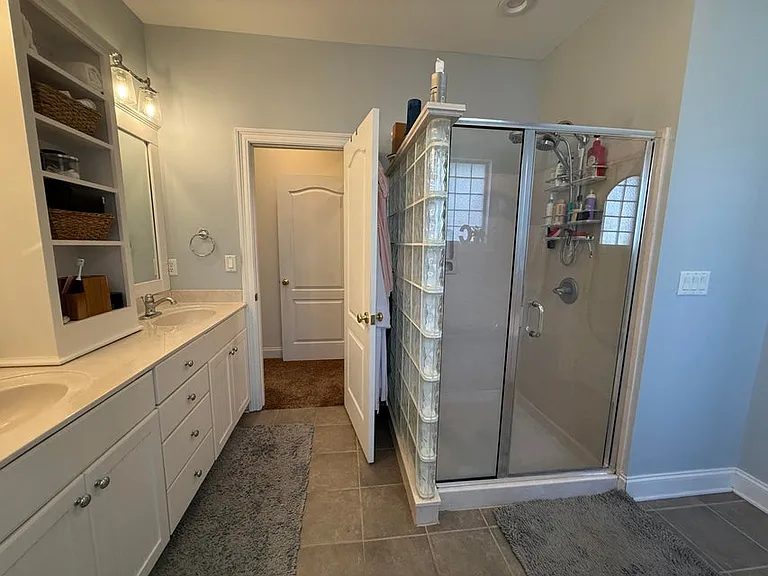 4410 Windlake Dr — Photo 23