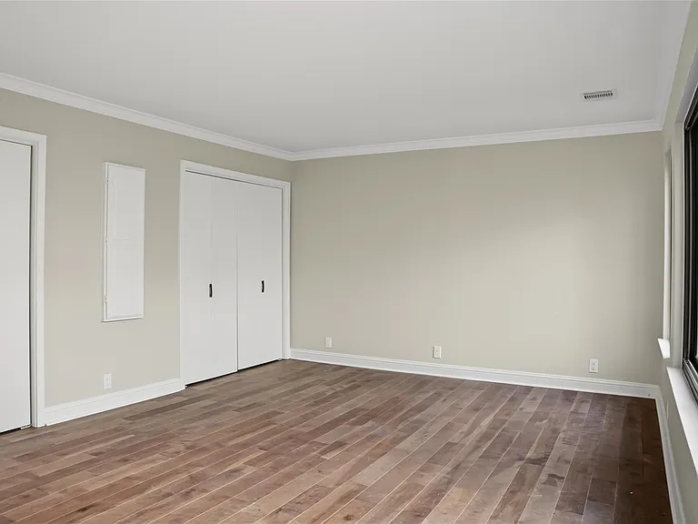 102 Litchfield Ln — Photo 11