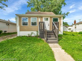 22419 Maxine St, Saint Clair Shores, MI