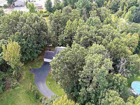3rd image of 15 Bayberry Dr