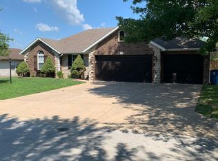 1341 W Dunrobin Castle Dr, Nixa, MO 65714