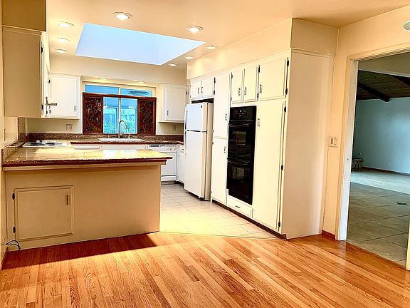 3rd image of 6585 Gillis Dr