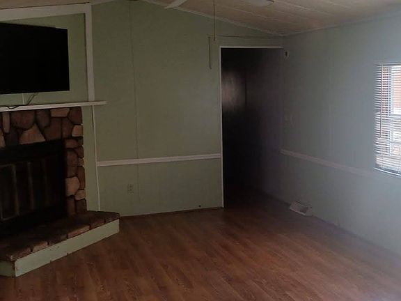 3rd image of 200 N Pine St Trailer 9