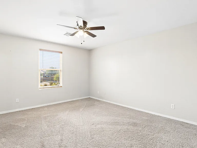 1748 N Logan Ln — Photo 13