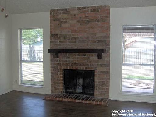 4th image of 1106 LONGMONT DR