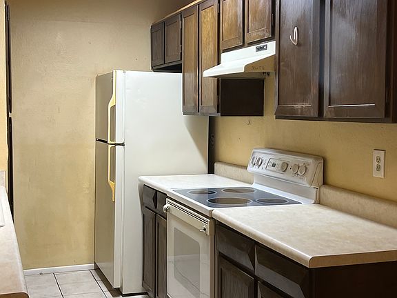 3rd image of 6019 W Golden Ln
