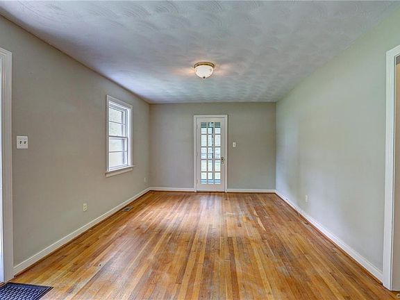 4th image of 2308 Norman Ave