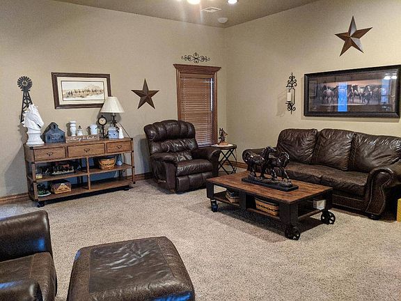 5th image of 44522 Woodlake Dr