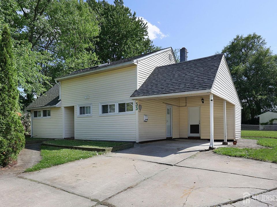 1st image of 33 Pinetree Rd