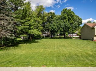 411 Staffordshire Dr NE, Poplar Grove, IL 61065