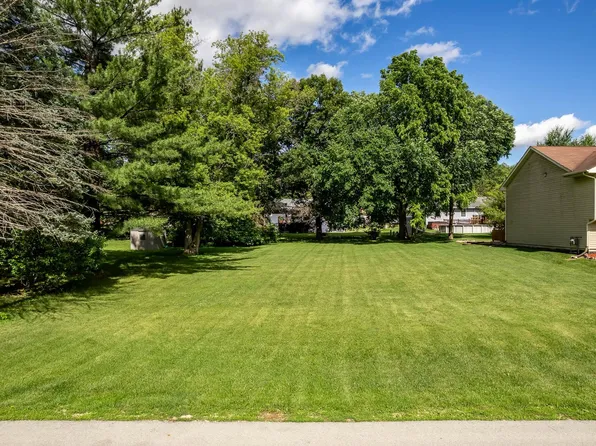 411 Staffordshire Dr NE, Poplar Grove, IL 61065