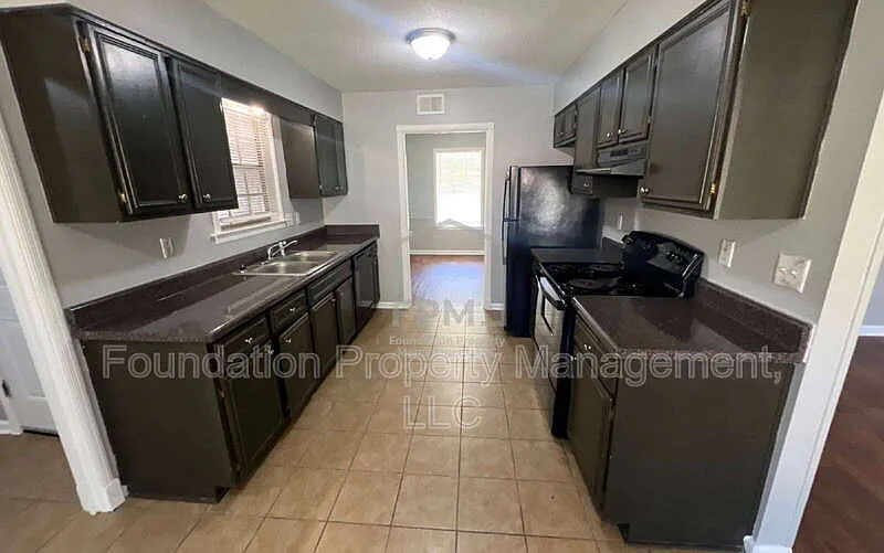 3 bed, 2.0 bath, 1657 sqft, $1,400 — Photo 3