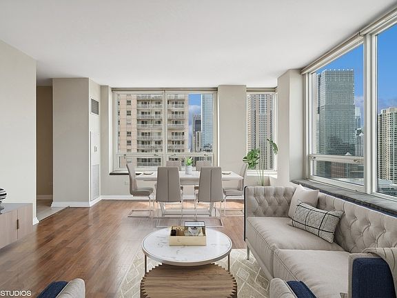 4th image of 33 W Ontario St APT 30F