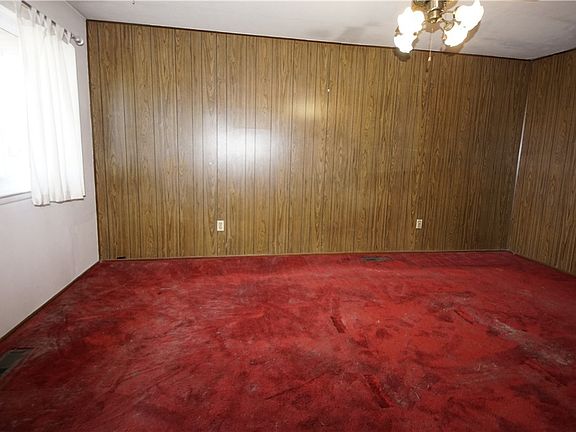 4th image of 4712 Willow Ave