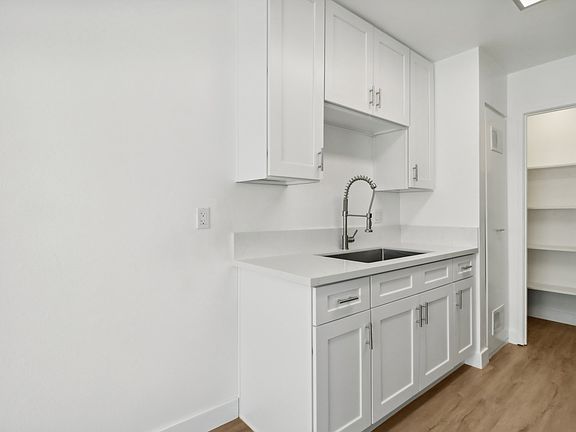 5th image of 832 N Juniper St #330-12