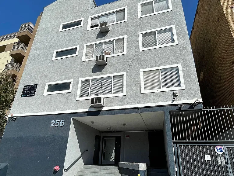 256 S Rampart Blvd — Photo 2