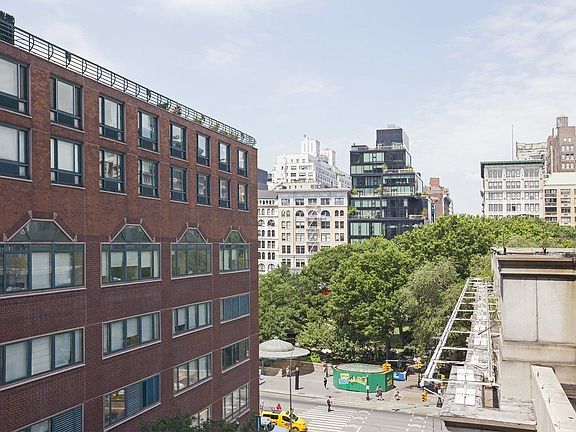 4th image of 105 E 15th St APT 71