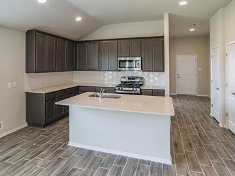 204 Rollingwood Dr — Photo 13